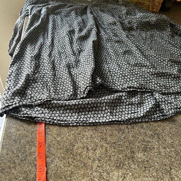 Old Navy XXL Long Sleeve Floral-Print Split-Neck Plus-Size Swing
Dress - Picture 6 of 9